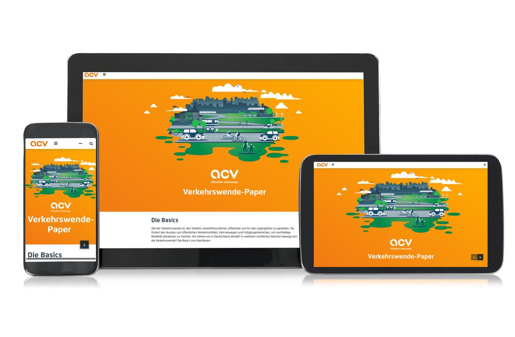 Ein Smartphone, ein Laptop und ein Tablet, auf denen das digitale Verkehrswissen-Paper des ACV zu sehen ist
