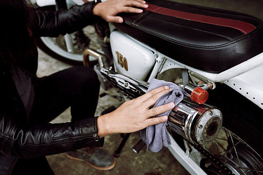 Motorrad wird gereinigt