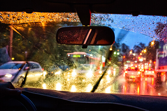 Beschlagene Scheiben: Tipps gegen Feuchtigkeit im Auto